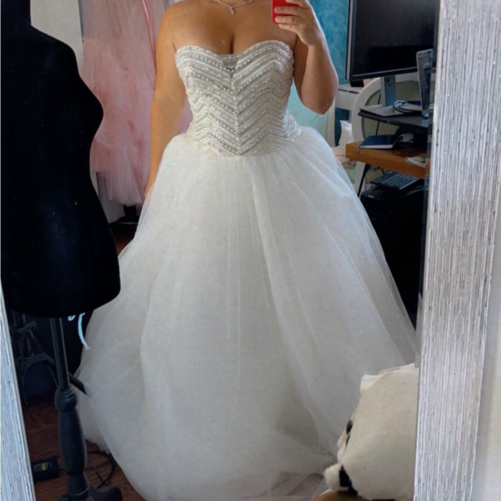 David's Bridal White Strapless Wedding Dress